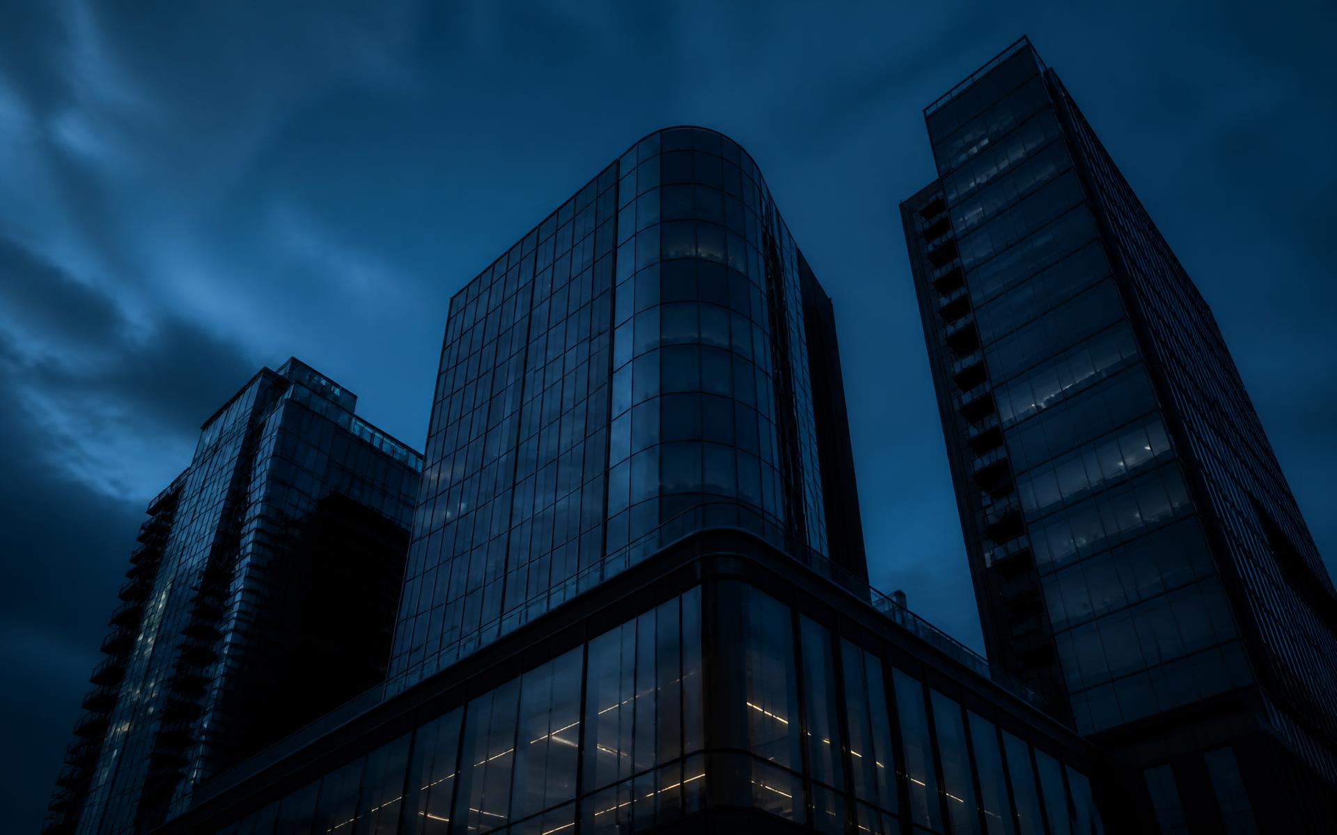 Edifícios corporativos ao entardecer